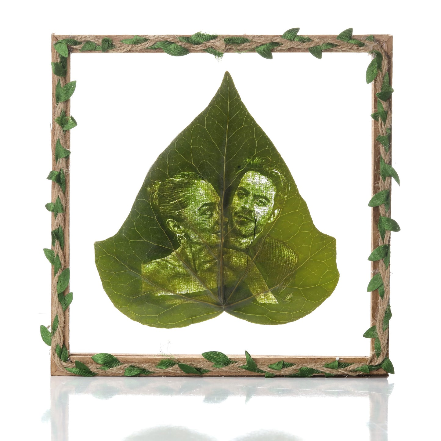 GreenArt 20x20cm Özel Süslü Çıta Çerçevede Kişiye Özel Yaprak Üzerine İşleme