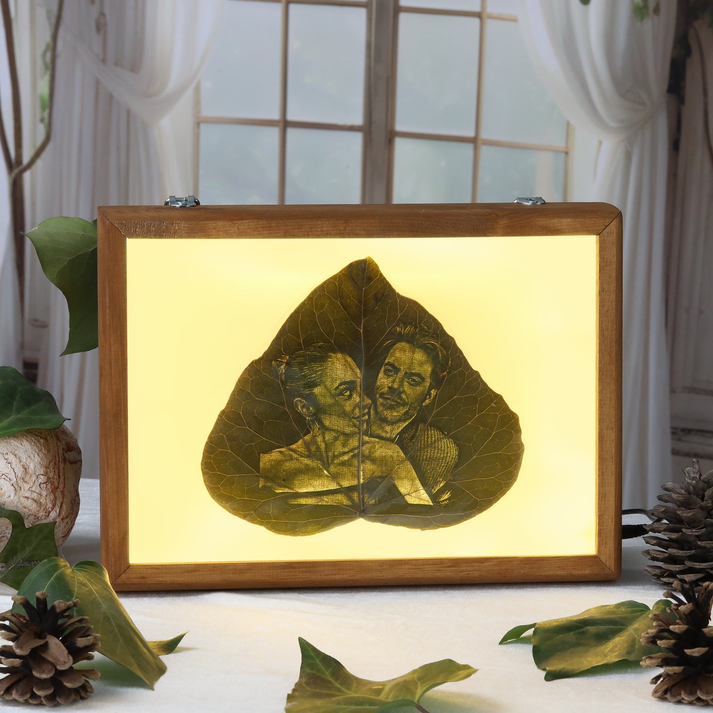 Nature's Glow - Işıklı 23x32cm Özel El Yapımı Ahşap Çerçeve